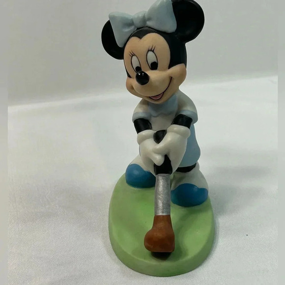 Walt Disney World Sri Lanka Minnie Mouse - Golfing  Porcelain Figurine. - Picture 7 of 11